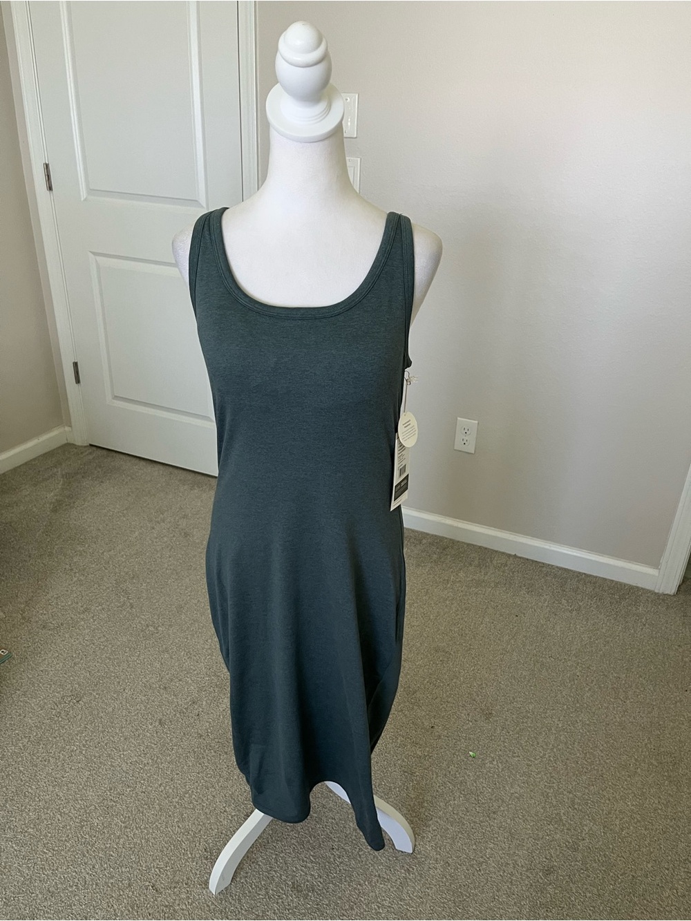 NWT Vuori Halo Essential DreamKnit Sleeveless Tank Dress-Lake Heather Size Lrg - Picture 11 of 11